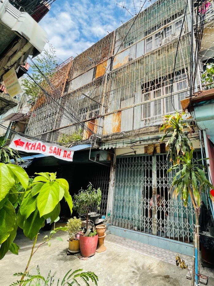 picture FOR SALE: 3-Story Building + Rooftop, 50m to Khao San Road! Prime Investment/Hostel Location - 1/10