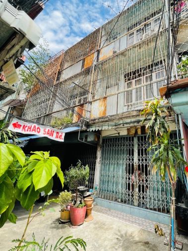 FOR SALE: 3-Story Building + Rooftop, 50m to Khao San Road! Prime Investment/Hostel Location
