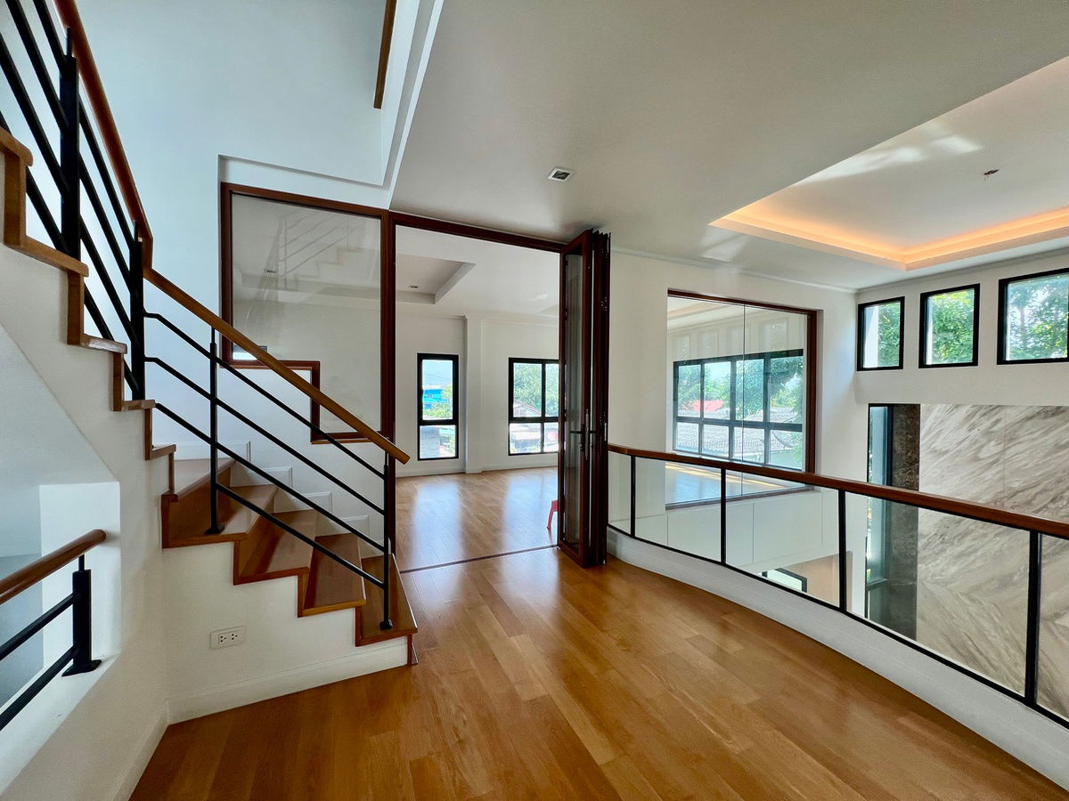 picture For Sale: 3-Storey Semi-Detached Home – Supalai Essence Ladprao | Spacious 330 SQ.M. Luxury Residence with Premium Finishes in Prime Ladprao Location - 12/24