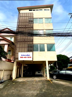 Shophouses for rent King Mongkut s University of Technology North Bangkok  : 🏢 Commercial/office building for rent on Soi Ratchadaphisek 31