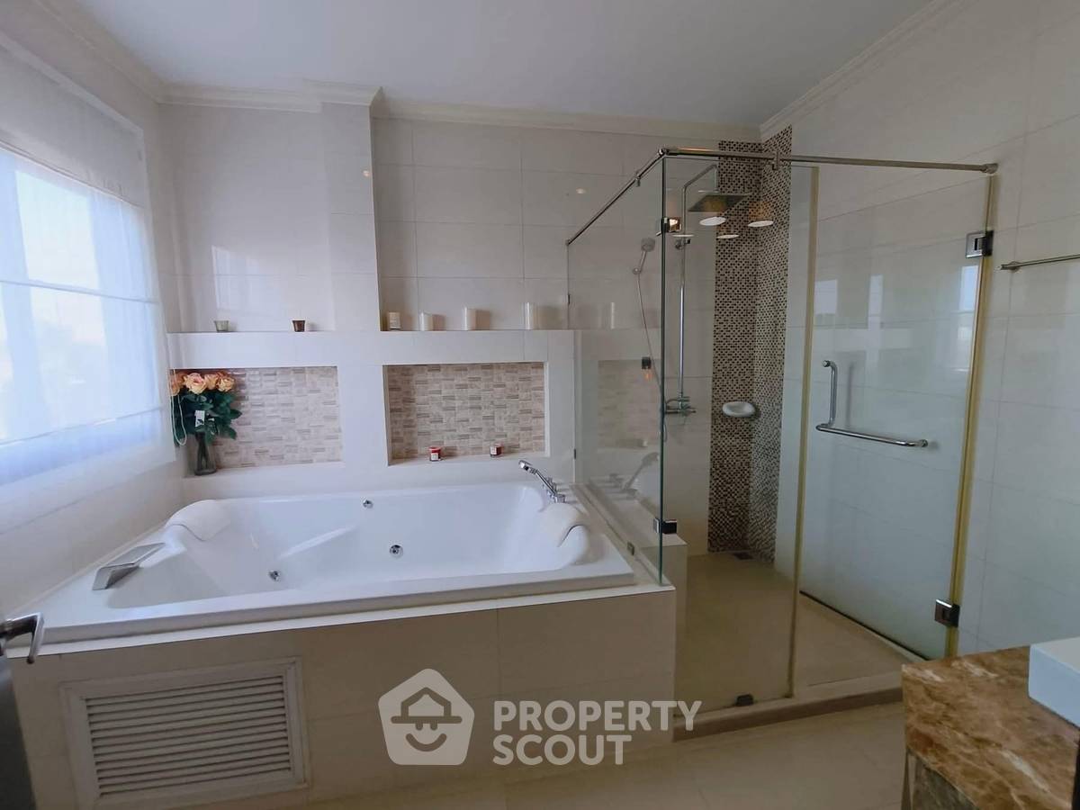 picture 3-BR Condo at Wyndham Jomtien Pattaya close to Pattaya (ID 2362947) - 13/19