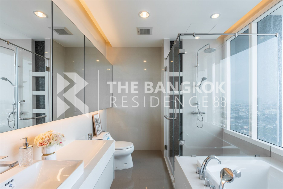 picture The Privilege of Luxury in an Economic Hub Location Menam Residences - 3/10