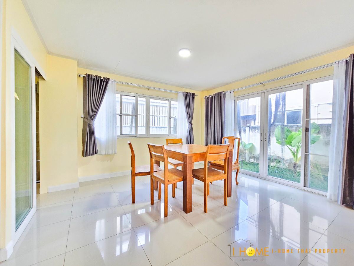 picture Two storey house for rent with 3 bedrooms,3 toilets and 1 kitchen.  - 9/25