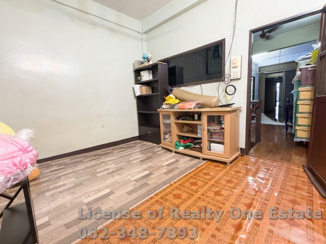 picture Urgent Sale! 3-Story Shophouse in the Heart of Yaowarat, Near Wat Mangkon MRT Station. Great Price! - 8/15