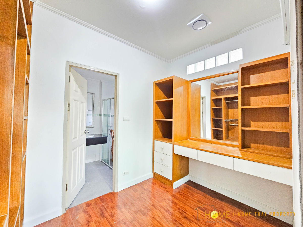 picture Two storey house for rent with 3 bedrooms,3 toilets and 1 kitchen.  - 20/25