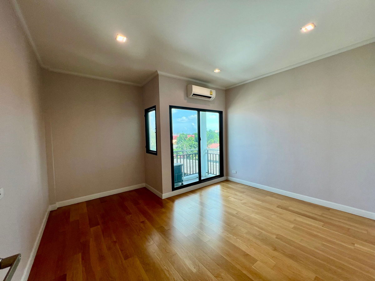 picture For Sale: 3-Storey Semi-Detached Home – Supalai Essence Ladprao | Spacious 330 SQ.M. Luxury Residence with Premium Finishes in Prime Ladprao Location - 21/24
