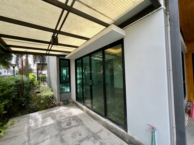 5-bed house for sale, 330 sqm, 69.8 sq wah, Supalai Essence Ladprao
