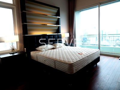 คอนโดให้เช่า : Large Room 3 Beds 3 Baths With Bathtub Good Location Close to BTS Nana 800 m. / Condo For Rent-Circle Condominium