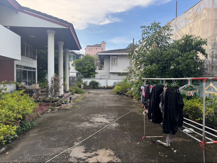 รูป ขายบ้านพร้อมที่ดินใจกลางอารีย์  - รูปที่ 9/11