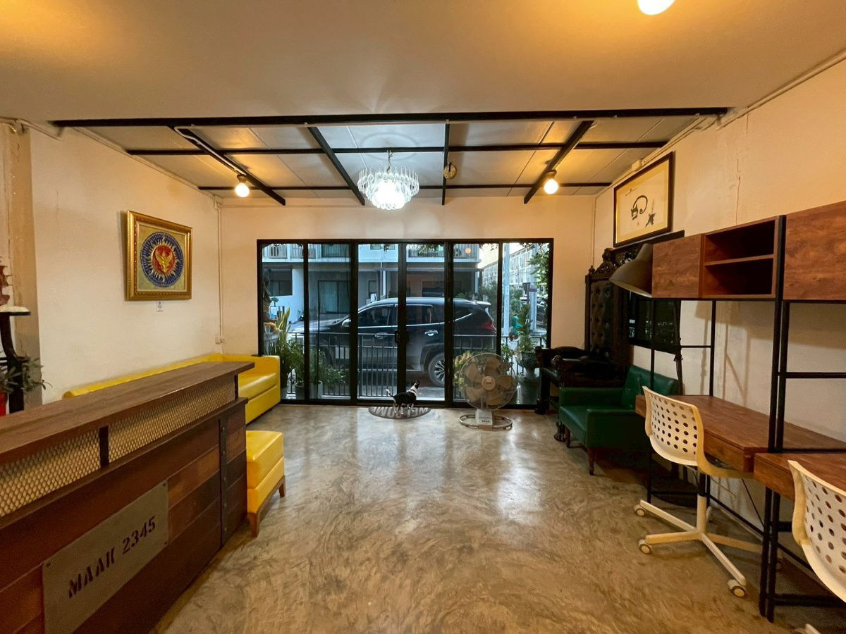 picture For Sale: Stunning 3-Story Corner Townhome, Patio Srinakarin-Rama 9. Fully Furnished as a Creative Home-Office/Studio! - 10/13