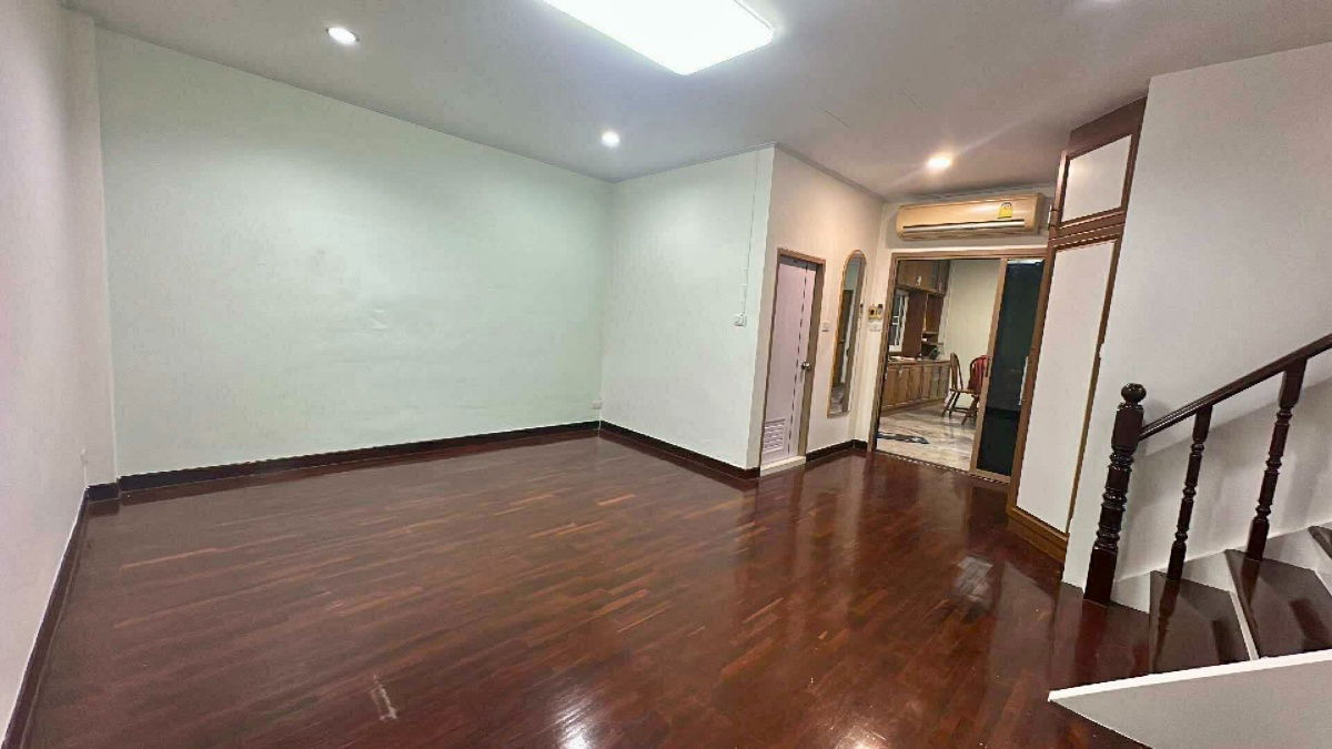 รูป บ้านเดี่ยว 4 ห้องนอน ให้เช่า ในทำเลลาดพร้าว 93 / ลาดพร้าว 101 , กรุงเทพมหานคร - รูปที่ 29/62