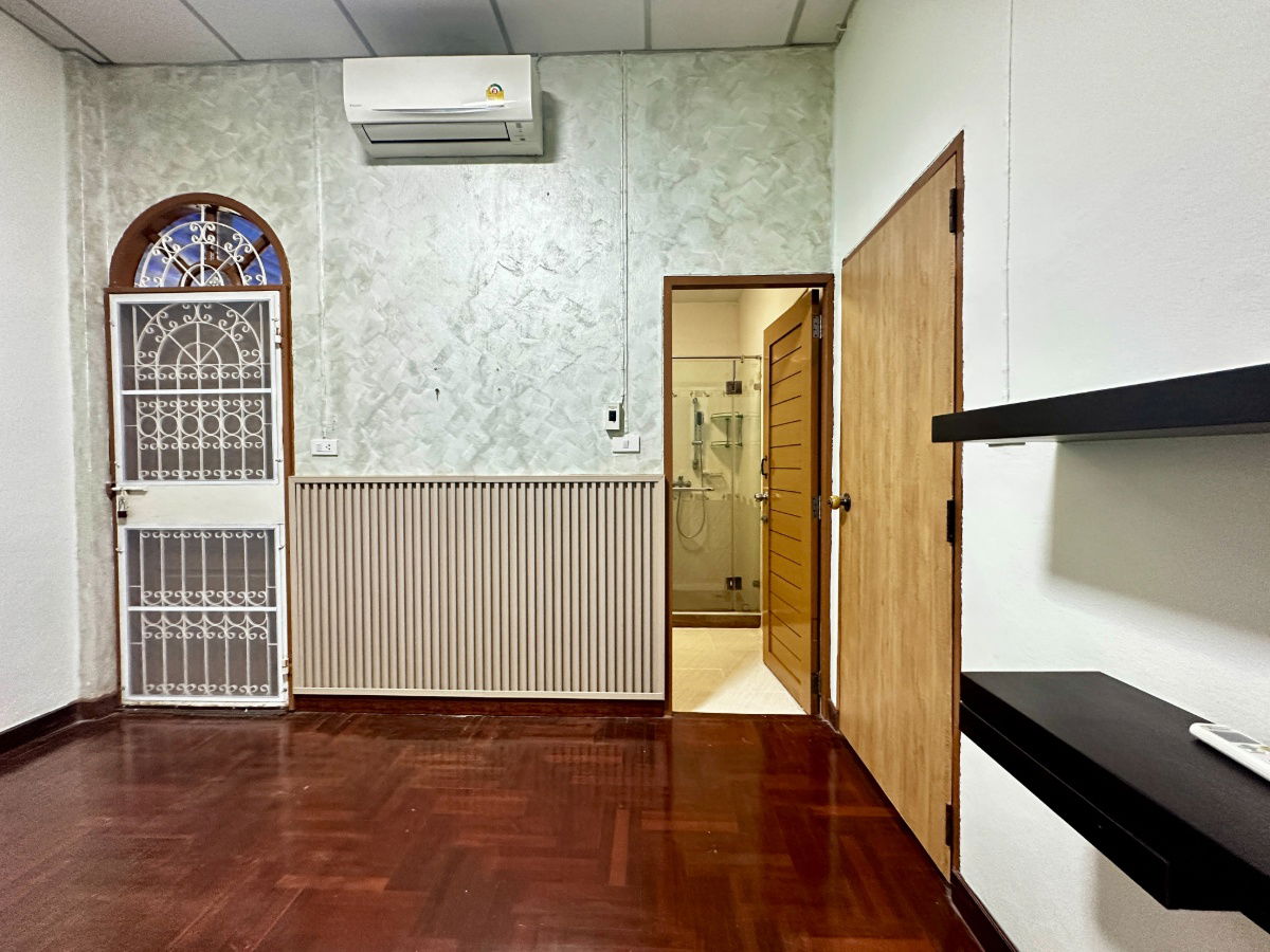 รูป บ้านเดี่ยว 4 ห้องนอน ให้เช่า ในทำเลลาดพร้าว 93 / ลาดพร้าว 101 , กรุงเทพมหานคร - รูปที่ 25/62