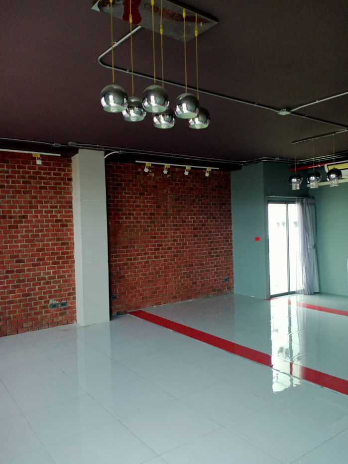 picture 4th Floor Space for Rent – Ekkamai Area **Perfect for showroom, office, or studio use Availablie now - 4/10