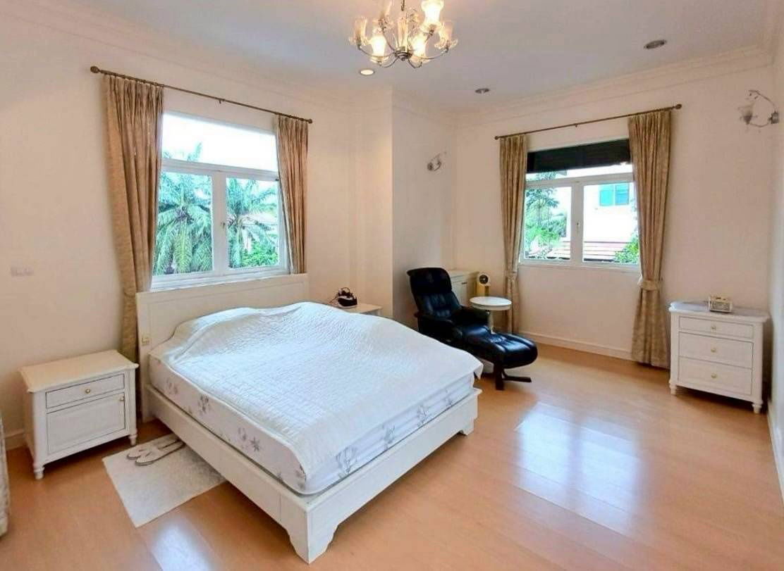 picture Exclusive Lakeside Home at Living Lagoon Phraya Suren 39 Corner Unit 161.4 Sq. Wah. Newly Renovated - 5/19