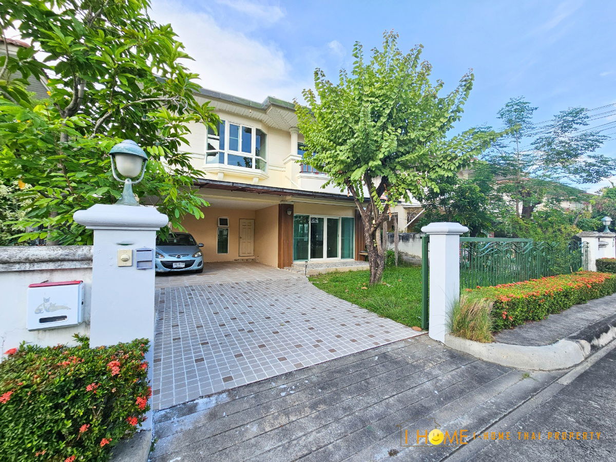 picture Two storey house for rent with 3 bedrooms,3 toilets and 1 kitchen.  - 1/25