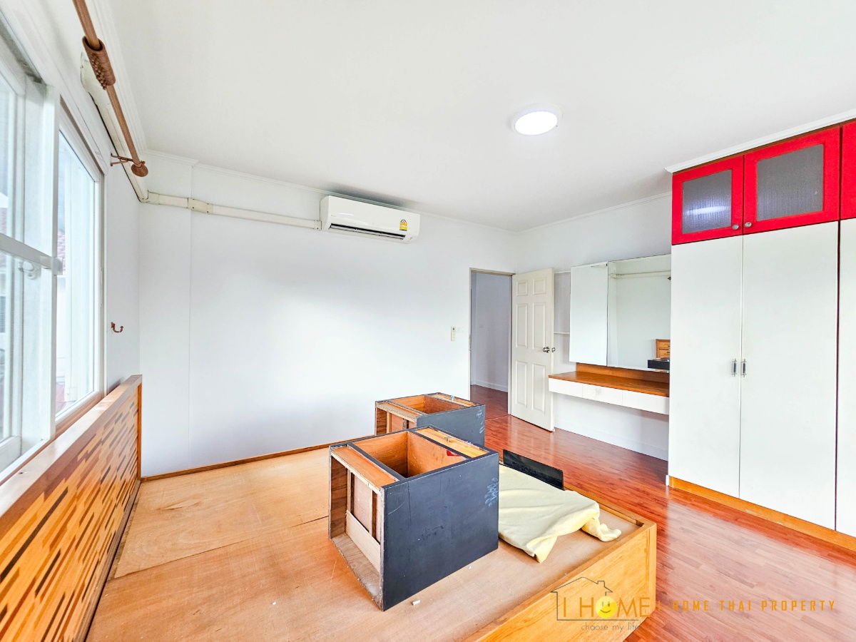 picture Two storey house for rent with 3 bedrooms,3 toilets and 1 kitchen.  - 17/25