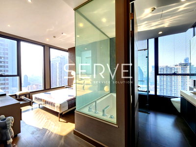 คอนโดให้เช่า : 2 Beds 2 Baths with Bathtub Nice Room Luxury Condo Good Location MRT Phetchaburi 40 m. / For Rent-The Esse at Singha Complex