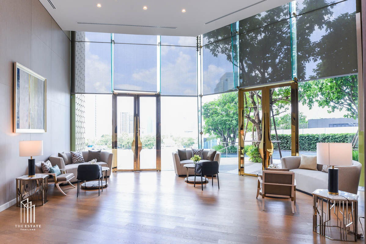 picture For sale Magnolias Waterfront Residences offers both Mae Phraya River and city views. The open kitchen connects to the living area,  - 4/5