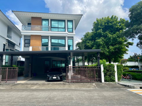For Sale: 3-Storey Semi-Detached Home – Supalai Essence Ladprao | Spacious 330 SQ.M. Luxury Residence with Premium Finishes in Prime Ladprao Location