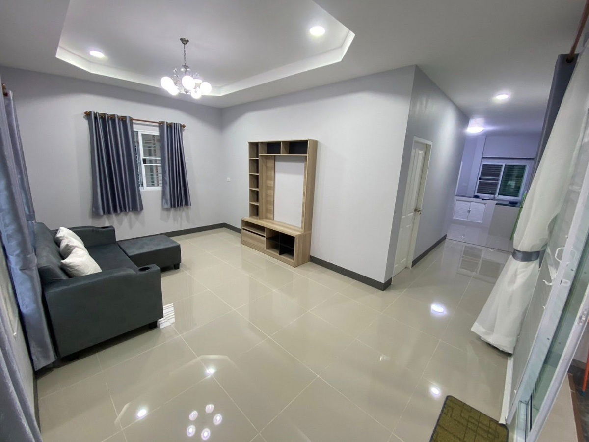 picture Single storey house for rent with 3 bedrooms,2 toilets and 1 kitchen.  - 2/11