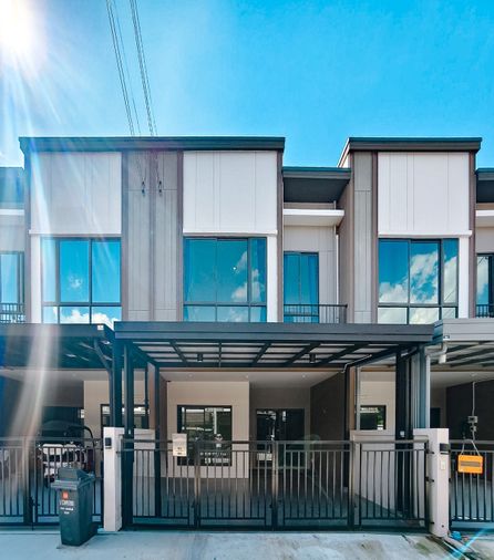 ช้าอด!! SC Asset เพียง3.29ล. โครงการ V Compound Bangna-Srinakarin แต่งbuild-inครัวต่อเติมเต็มพื้นที่  พร้อมเข้าอยู่ ราคานี้ไม่ควรพลาด