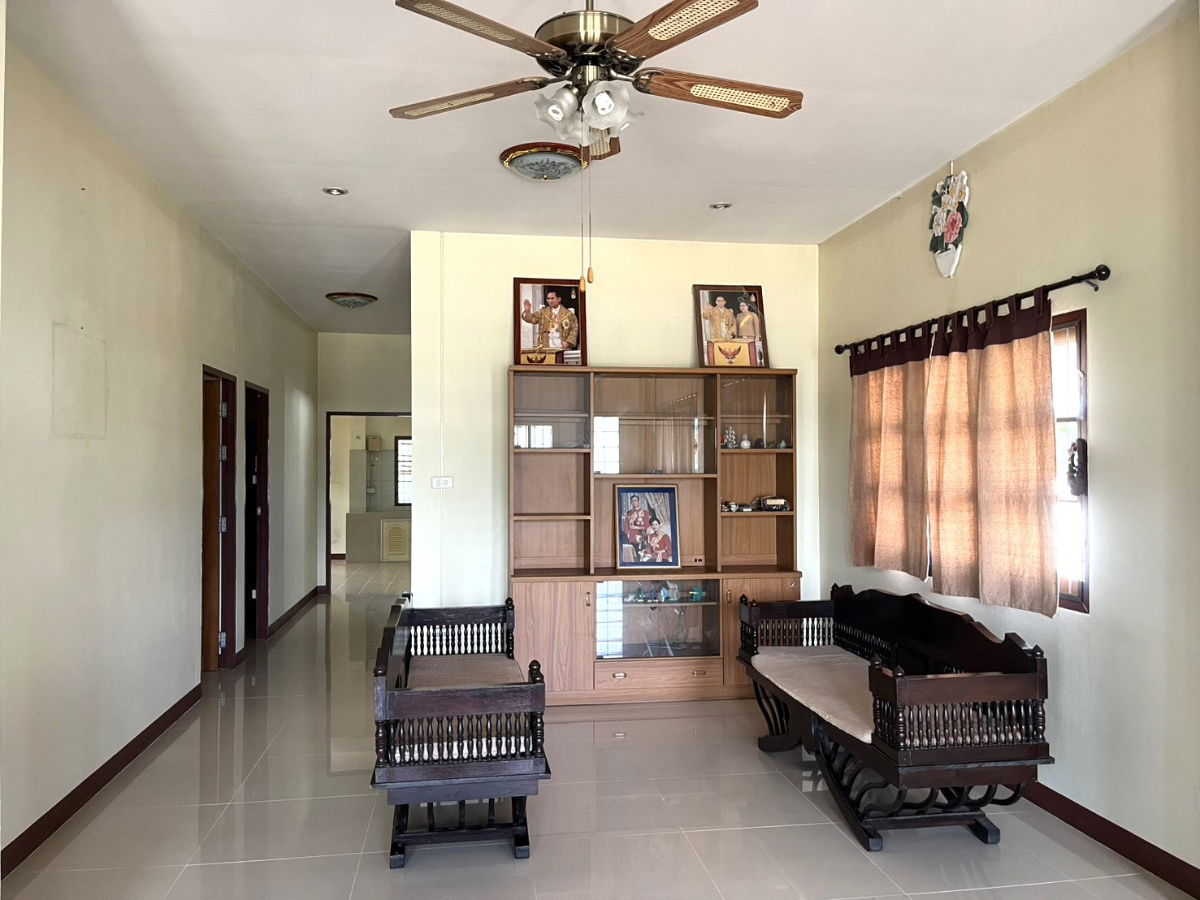 picture Single storey house for rent with 3 bedrooms,2 toilets and 1 kitchen.  - 2/21