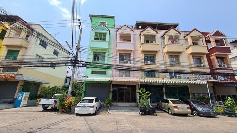 FOR SALE  COMMERCIAL BUILDING PROPERTY  2484000 BAHT.