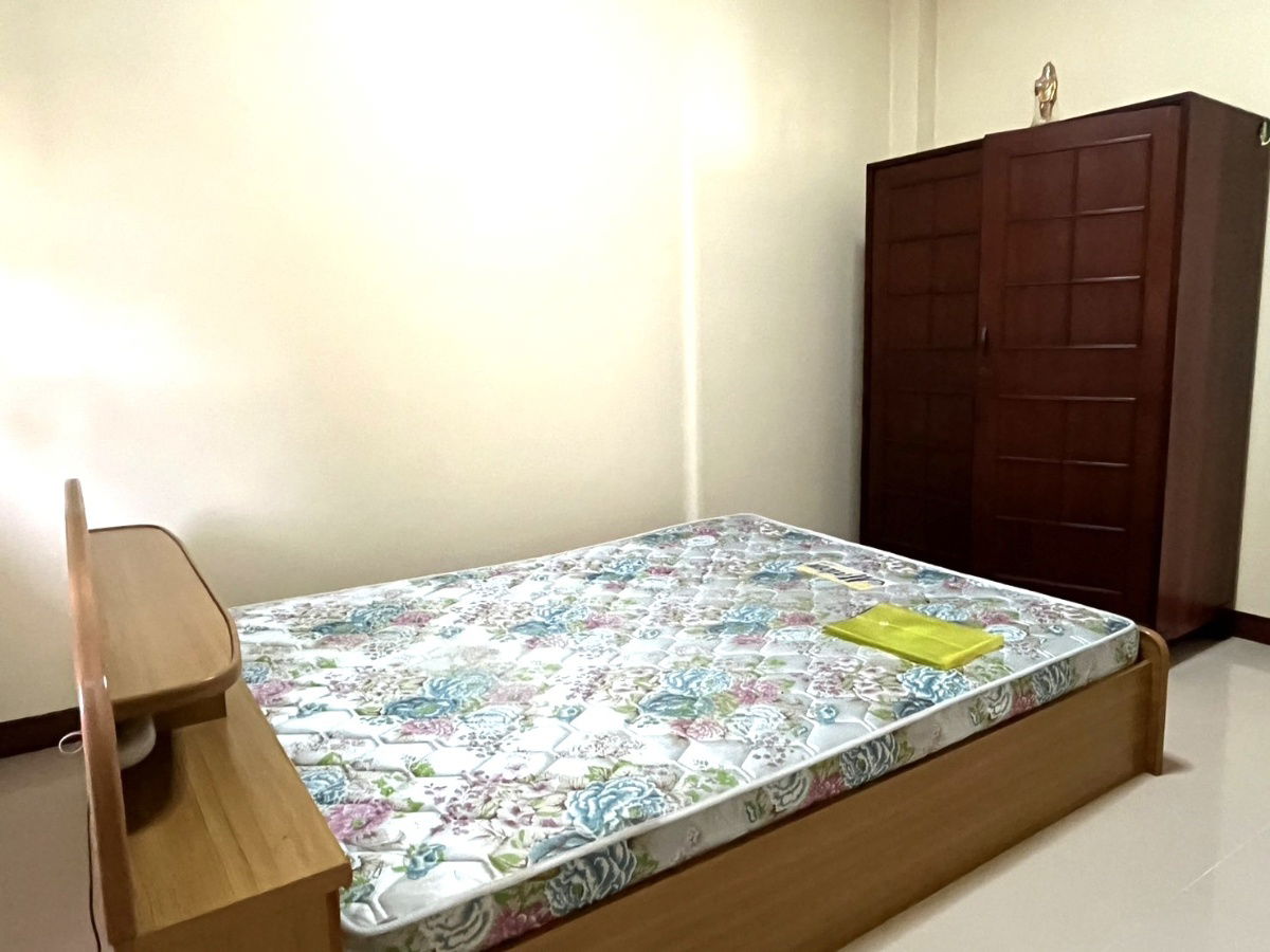 picture Single storey house for rent with 3 bedrooms,2 toilets and 1 kitchen.  - 14/21