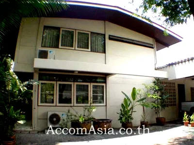เช่าบ้านเดี่ยว ถนนพระราม 4 : 🔼🔽 AccomA 📩  3 BR House in Khlong Toei (94895)