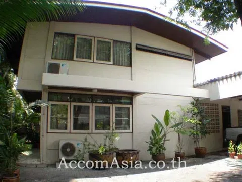 🔼🔽 AccomA 📩  3 BR House in Khlong Toei (94895)