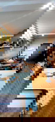 Condos for sale BTS Ekkamai : 1-BR Condo at Supalai Park Ekamai - Thonglor near ARL Ramkhamhaeng (ID 2146340)