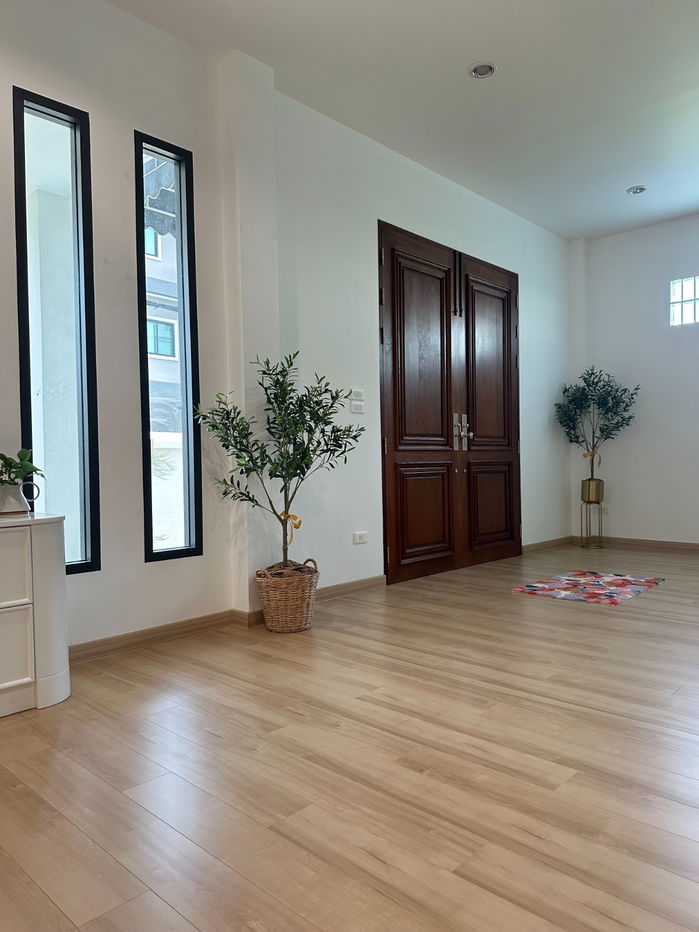 picture Luxury 2-Storey Detached House for Sale 📍 Ngamwongwan Soi 25  Land size: 58 sq.wah (≈232 sqm)  Usable area: 275 sqm 🚗 Easy access to expressway - 4/6
