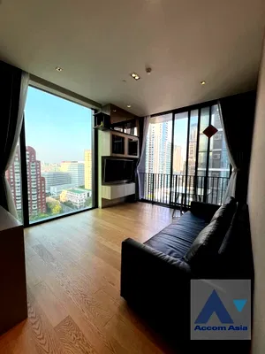 Condos for rent : 🔼🔽 AccomA 📩  Modern condominium with dark accents and full glass shower at 28 Chidlom (AA40276)