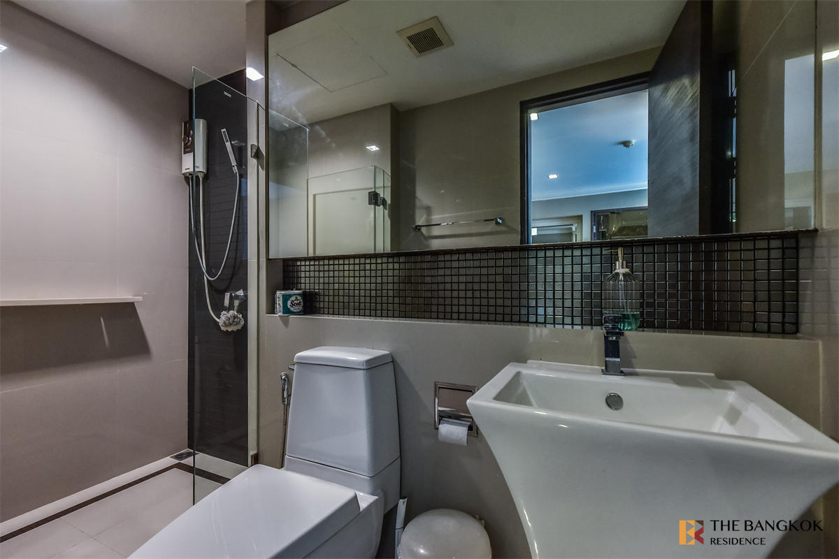 picture RHYTHM Sathorn near BTS Saphan Taksin Big discount, full deal - 9/10