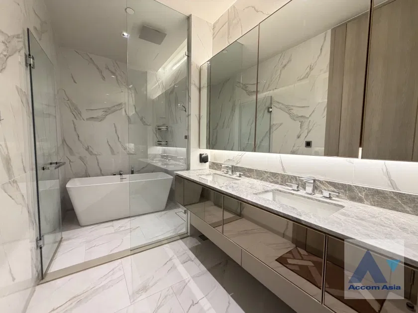 picture 🔼🔽 AccomA 📩 Spacious Room with Open Balcony and Unblocked City View ( AA44823 ) - 8/20