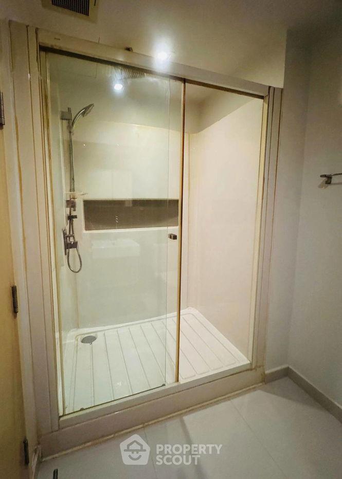 รูป คอนโด 2-ห้องนอน ที่ เดอะ รูม สาทร-ตากสิน ใกล้ BTS โพธิ์นิมิตร (ID 2074968) - รูปที่ 16/17