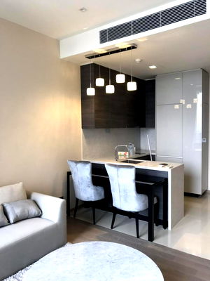 คอนโดให้เช่า : ✨ วิวถนนอโศก คอนโด The Esse อโศก 1 นอน 45 ตรม ชั้น 36 เพียง 37000 บาท 🏡💖