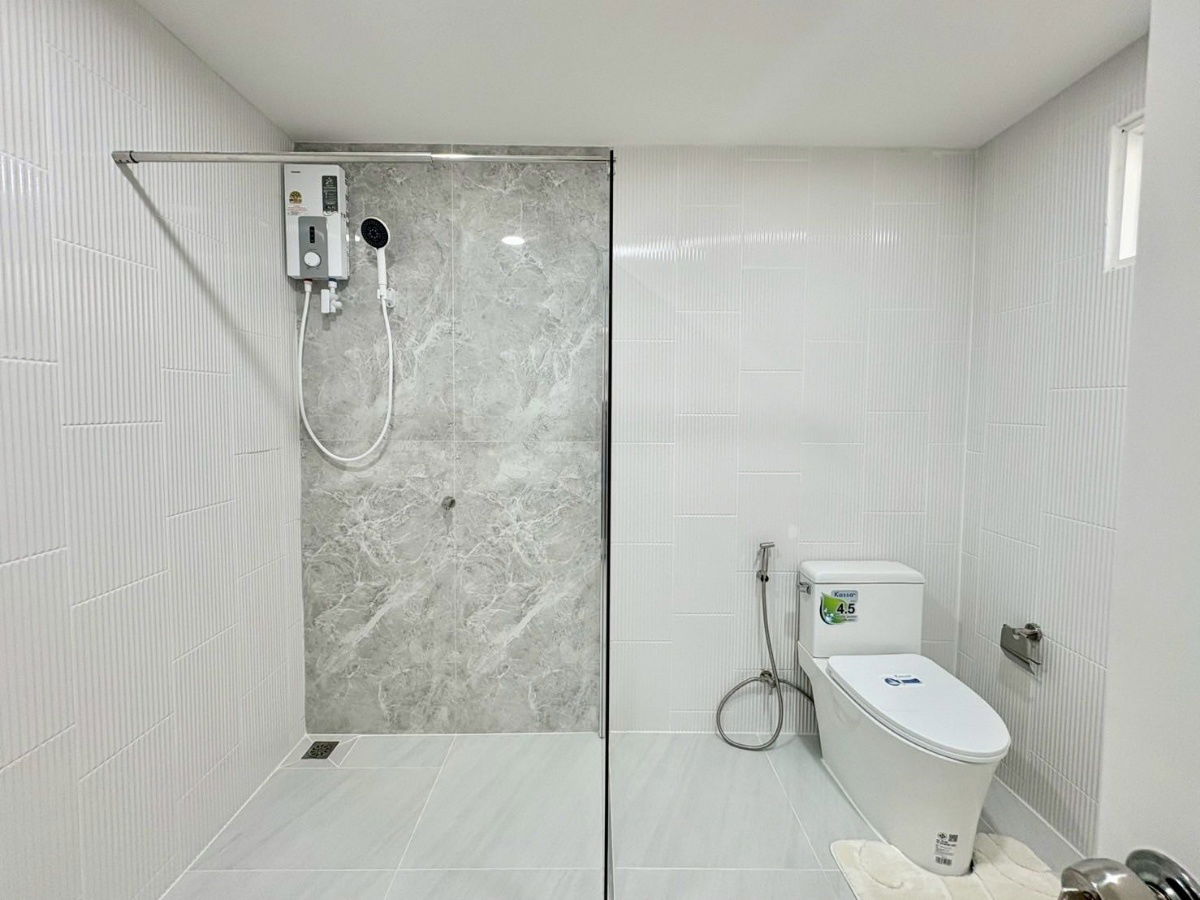 picture 🏡✨ Luxury house for rent with swimming pool in the heart of Ratchada. Spacious, quiet, private area. Ready to move in immediately - 12/15