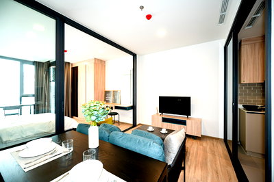 คอนโดให้เช่า : PFD-07280 ให้เช่าคอนโด เอ็กซ์ที พญาไท ( XT Phayathai ) นัดชมห้อง ■ line : @propertyfinder		