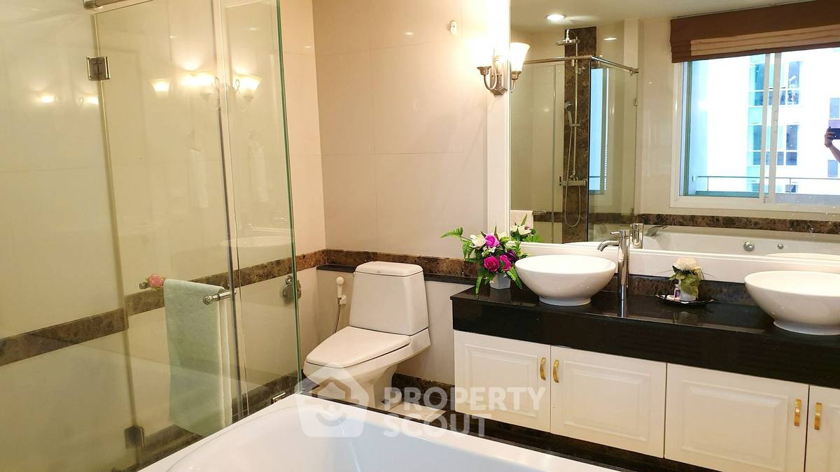 picture 4-BR Condo at Piyathip Place near BTS Phrom Phong (ID 2286913) - 14/24