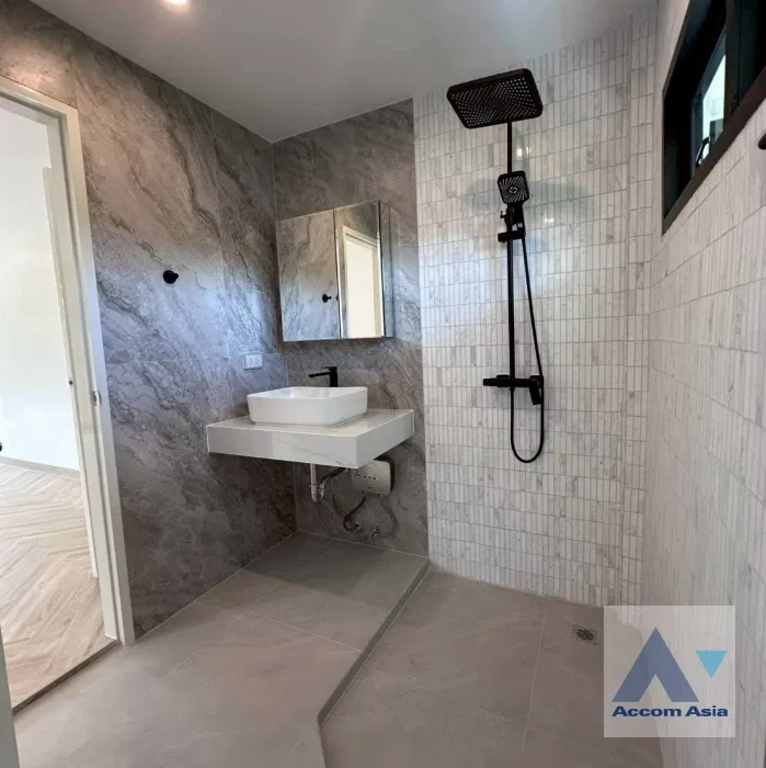รูป 🔼🔽 AccomA 📩  4 BR House @Moo Baan Pakamas (AA44696) - รูปที่ 12/14