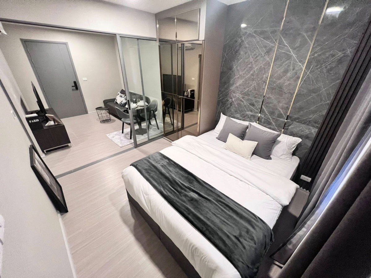 picture Shuttle bus BTS Phrom Phong 1.8 km. Price  17,000 Baht Condo Quintara Phume Sukhumvit 39 ( Rental ) - 1/17