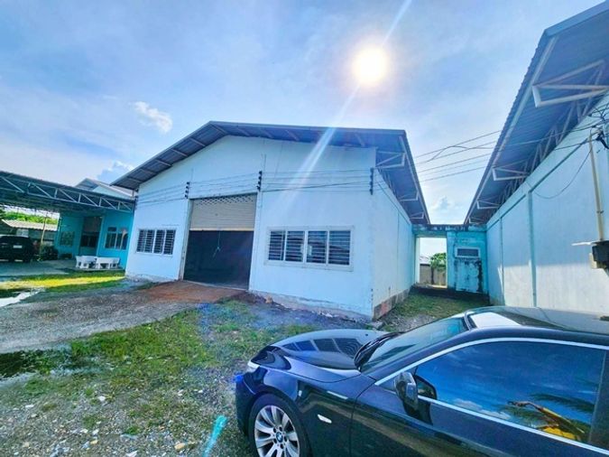 The Legacy Golf Club Suwinthawong Road. Hathairat Warehouse for rent 52sq.wa. 202sq.m. KC Market Hat