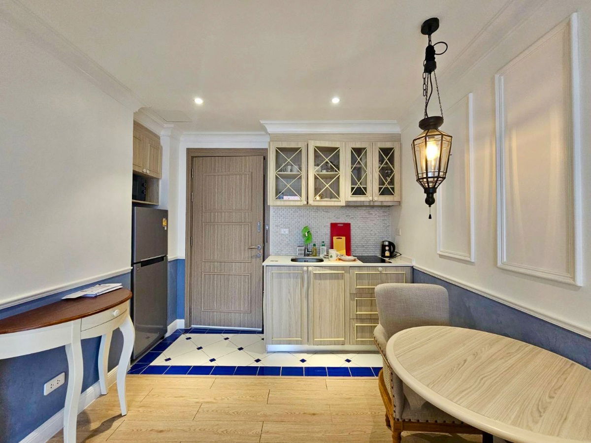 picture Seven Seas Cote d’ Azur condo for 1year lease - 9/15