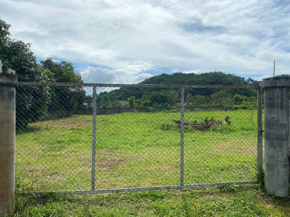 รูป ขายที่ดินถมแล้ว ใกล้เมือง มีรั้วล้อมรอบ อยู่ในชุมชน - รูปที่ 5/10
