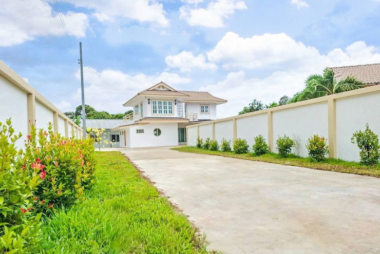 รูป ขายบ้านเดี่ยว 2 ชั้น 200 ตารางวา รีโนเวทใหม่ กรอกยายชา ทำเลดี ผ่อนเดือนละ 15,000 บาท

- - รูปที่ 2/10