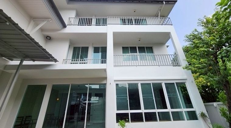 3-bed house for rent, 292.1 sqm, 80 sq wah, Thon Buri