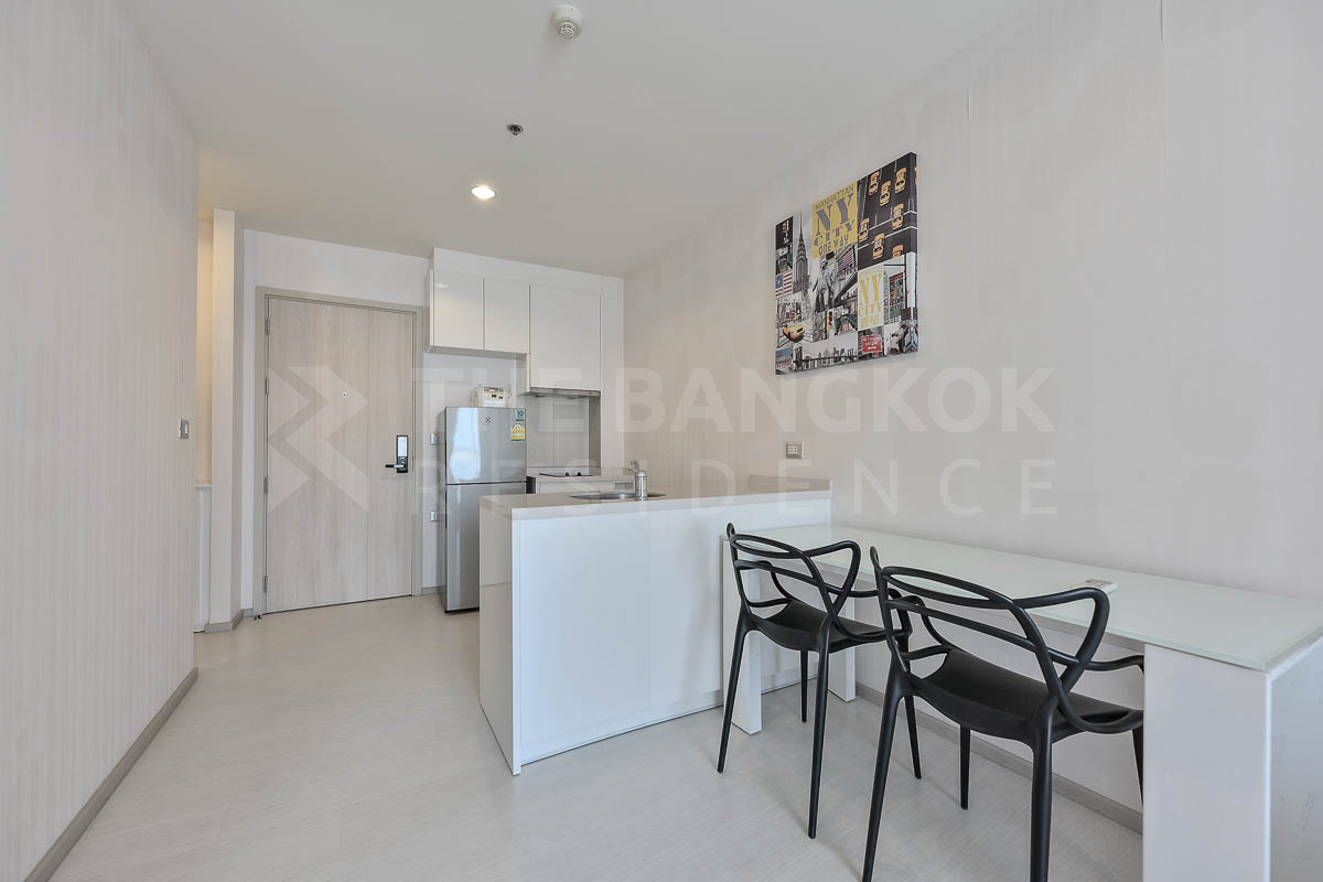 picture RHYTHM Sukhumvit 42 Easy Travel, Fully Utilized Space near BTS Ekkamai - 10/10