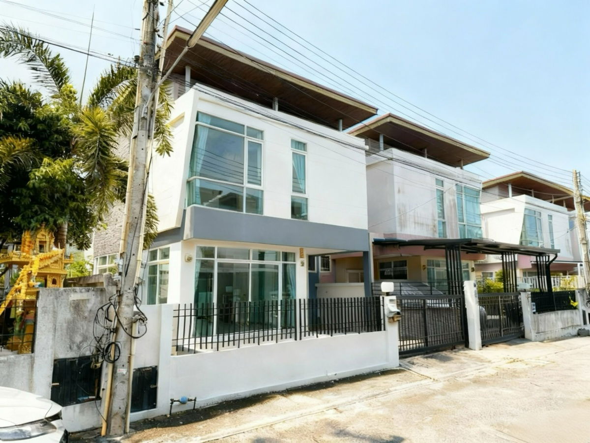 รูป ขายด่วน !! บ้านแฝด 2 ชั้น สภาพดีมาก พร้อมเข้าอยู่ เดอะไพน์ ศรีราชา เส้นหลังอัสสัม - J Park - รูปที่ 2/18