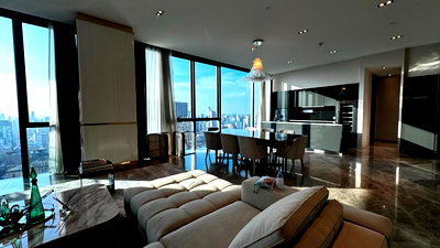 Condos for rent : ♦ Prime Location ♦ 40+ floor | 3 bedrooms 4 bathrooms, size 296.26 sq.m. | Near BTS Phrom Phong 110 m., EmQuartier 260 m., Emporium 260 m.